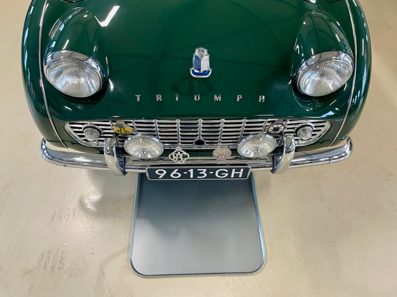 olielekbak triumph.jpeg